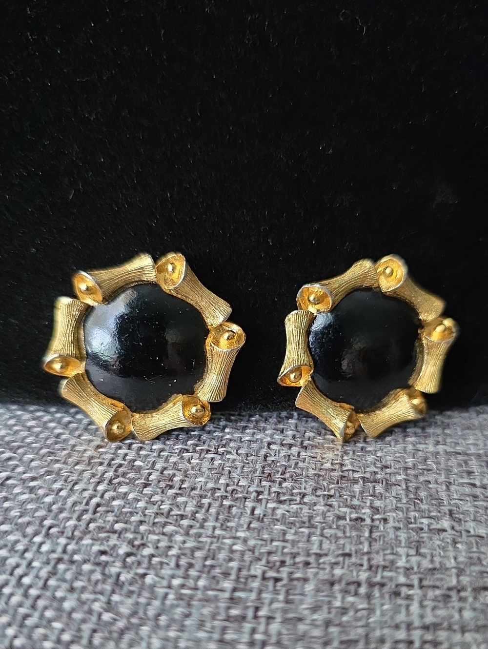 Vintage Trifari signed Gold-Tone Clip On  Earrings